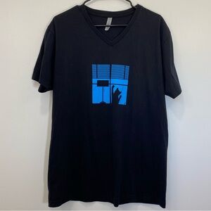 V neck cat t-shirt